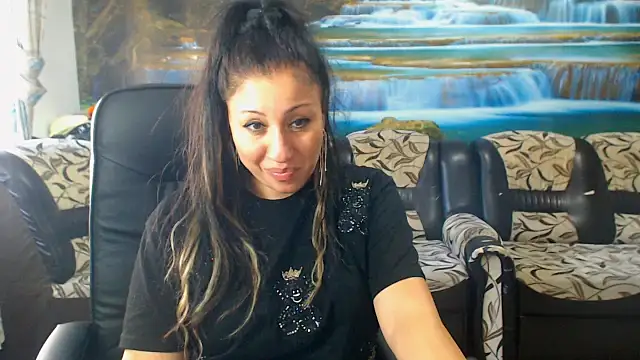 Snapshot of MoistMady chatting on November 2025 01:47:02 PM MoistMady online show from November 2025 01:47:02 PM