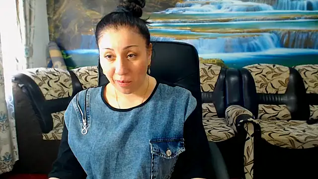 Snapshot of MoistMady chatting on March 2025 08:18:02 AM MoistMady online show from March 2025 08:18:02 AM