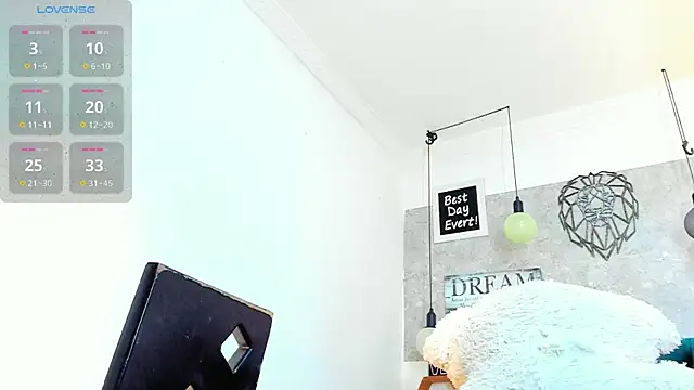 Snapshot of Rebeca_xs chatting on October 2025 08:35:01 AM Rebeca xs online show from October 2025 08:35:01 AM