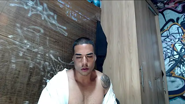 Snapshot of Justin_Frank chatting on November 2025 10:43:02 PM Justin Frank online show from November 2025 10:43:02 PM