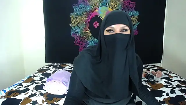 Snapshot of evelyn__salah chatting on November 2025 09:51:02 PM evelyn salah online show from November 2025 09:51:02 PM