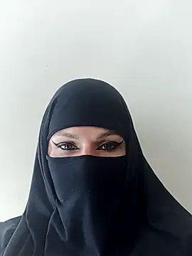evelyn  salah online show from October 2025 08:11:02 PM