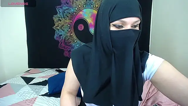 Snapshot of evelyn__salah chatting on October 2025 12:44:01 AM evelyn salah online show from October 2025 12:44:01 AM