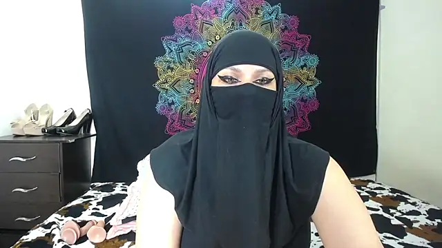 Snapshot of evelyn__salah chatting on December 2025 10:33:02 PM evelyn salah online show from December 2025 10:33:02 PM