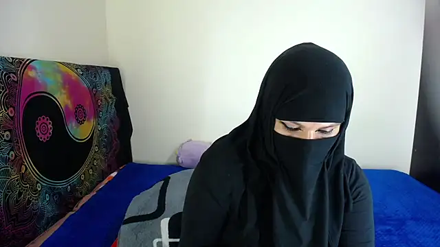 evelyn  salah online show from April 2026 01:42:02 AM