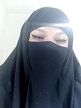 evelyn  salah online show from October 2025 04:07:02 PM