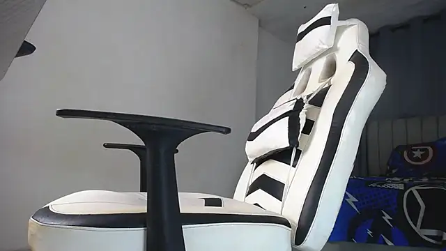 Snapshot of DavidAngell7 chatting on September 2025 06:58:02 AM DavidAngell7 online show from September 2025 06:58:02 AM