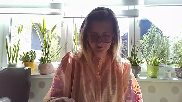 LiquidLeonie online show from April 2026 09:38:01 AM