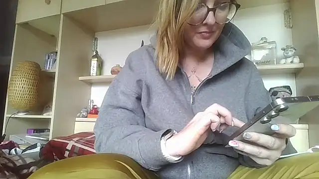 LiquidLeonie online show from March 2026 12:27:01 PM