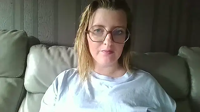 LiquidLeonie online show from April 2026 10:11:01 AM