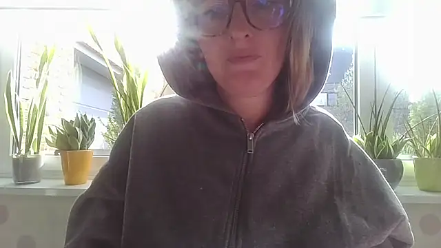 LiquidLeonie online show from March 2026 08:25:01 AM
