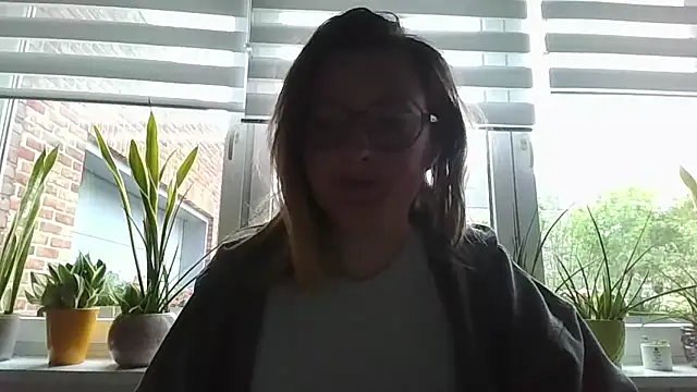 LiquidLeonie online show from May 2026 07:00:01 AM