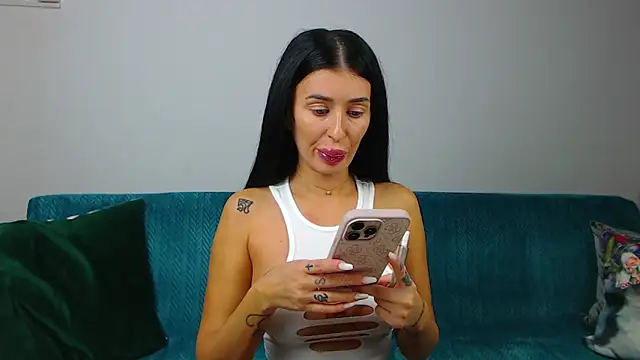 Snapshot of SaraDaisy chatting on October 2025 05:02:02 PM SaraDaisy online show from October 2025 05:02:02 PM
