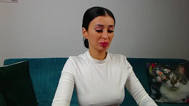 Snapshot of SaraDaisy chatting on November 2025 06:19:02 PM SaraDaisy online show from November 2025 06:19:02 PM