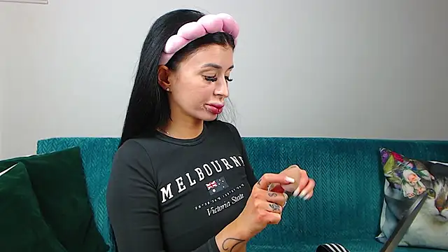 Snapshot of SaraDaisy chatting on February 2026 05:54:01 PM SaraDaisy online show from February 2026 05:54:01 PM