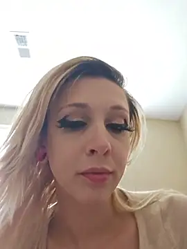 AmethystFoxx online show from June 2026 06:14:01 PM