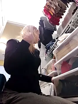 AmethystFoxx online show from November 2025 10:21:02 PM