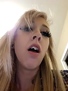 AmethystFoxx online show from November 2025 10:35:01 PM