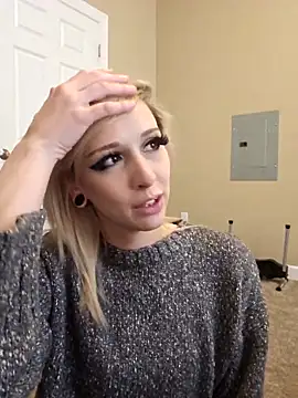 AmethystFoxx online show from February 2026 09:58:02 PM