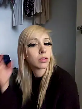 AmethystFoxx online show from October 2025 07:15:02 PM