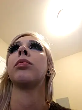 AmethystFoxx online show from November 2025 10:42:01 PM