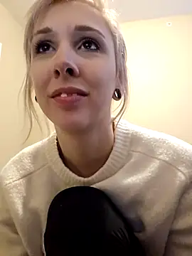 AmethystFoxx online show from November 2025 10:13:01 PM