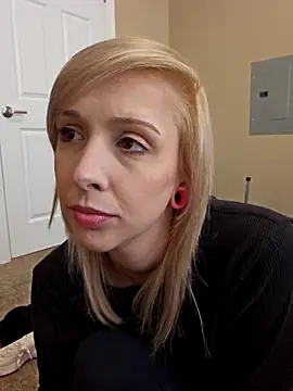 AmethystFoxx online show from February 2026 09:28:02 PM