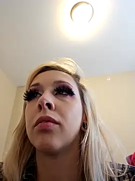 AmethystFoxx online show from November 2025 09:18:01 PM