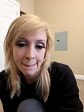 AmethystFoxx online show from April 2026 05:19:01 PM