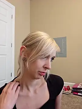 AmethystFoxx online show from September 2025 06:52:01 PM
