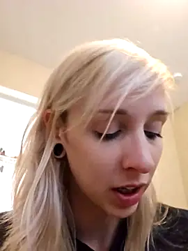 AmethystFoxx online show from October 2025 07:00:02 PM