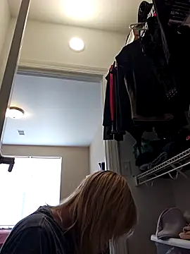 AmethystFoxx online show from April 2026 05:25:02 PM