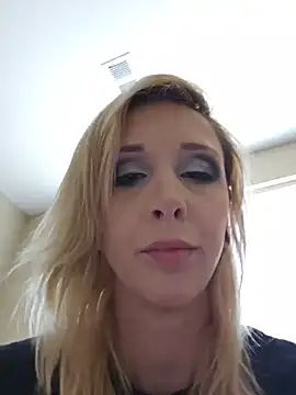 Snapshot of AmethystFoxx chatting on May 2026 05:11:02 PM AmethystFoxx online show from May 2026 05:11:02 PM