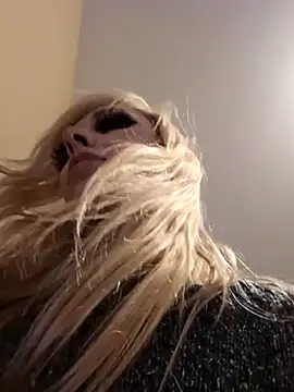 AmethystFoxx online show from December 2025 10:21:02 PM