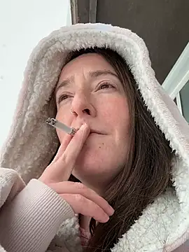 Mini And The Bear online show from February 2026 07:44:02 PM