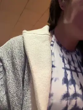 Mini And The Bear online show from April 2026 05:06:02 PM