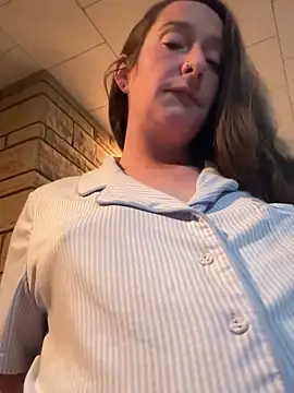 Mini And The Bear online show from May 2026 03:12:02 PM