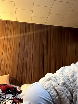 Snapshot of Mini_And_The_Bear chatting on January 2026 09:41:01 PM Mini And The Bear online show from January 2026 09:41:01 PM