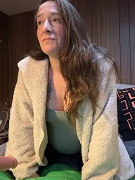 Mini And The Bear online show from February 2026 07:55:02 PM