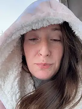 Mini And The Bear online show from February 2026 03:58:02 PM