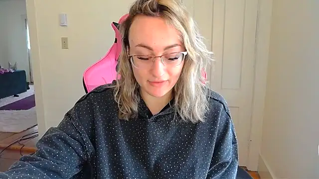 ashleyblaydex online show from April 2026 06:47:01 PM