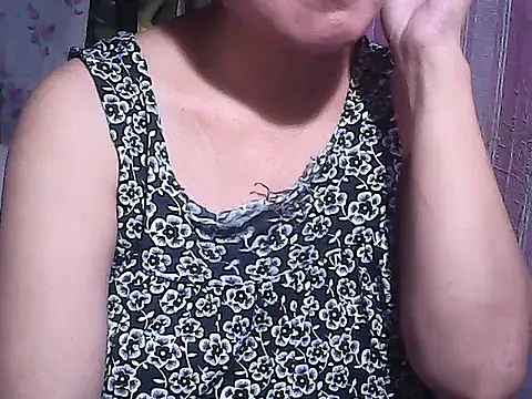 sweetsosie18 online show from October 2025 01:00:01 PM