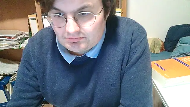 Snapshot of makau1 chatting on March 2025 06:01:02 PM makau1 online show from March 2025 06:01:02 PM