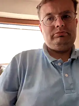 Snapshot of makau1 chatting on March 2025 10:49:02 AM makau1 online show from March 2025 10:49:02 AM