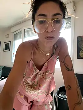 amanilouve online show from November 2025 09:46:02 AM