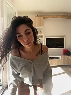 amanilouve online show from February 2026 10:57:01 AM