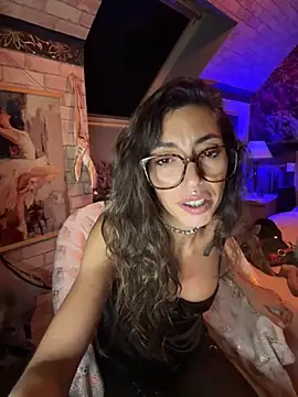 amanilouve online show from March 2026 09:42:02 PM