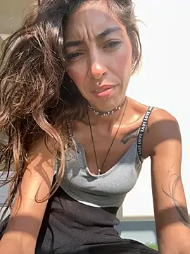 amanilouve online show from March 2026 01:18:02 PM