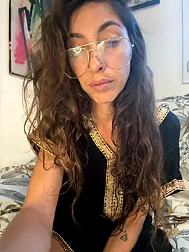 amanilouve online show from November 2025 04:18:01 PM