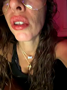 amanilouve online show from November 2025 07:03:01 PM